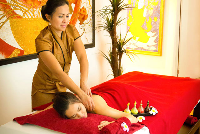 Royal Hot Aroma Oil Massage